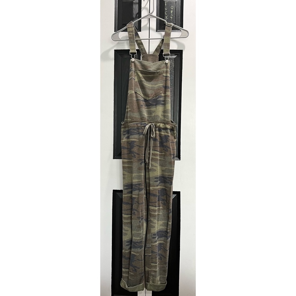 Brand:Z supply          Size:M        Color:camouflage